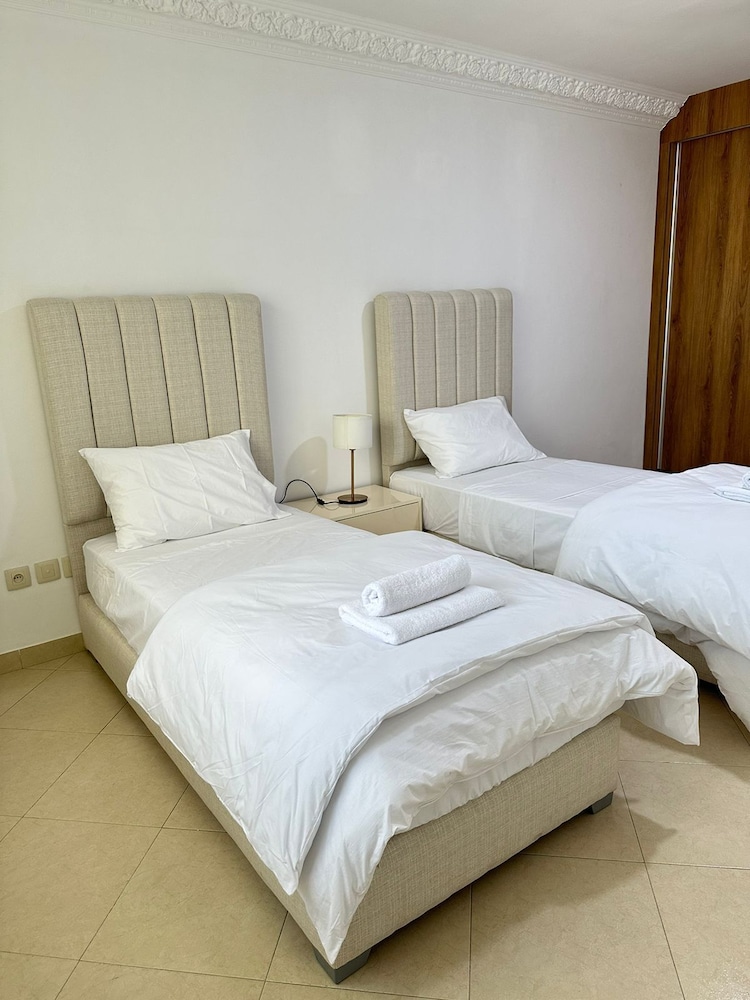 SHRTSTAYS Guesthouse