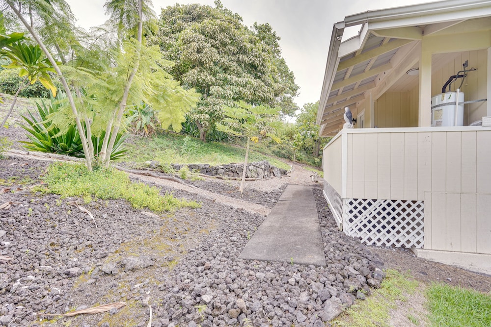 Captain Cook Home on Quiet 3 Acres w/ Fruit Trees
