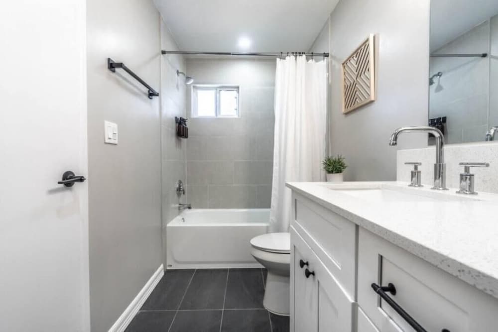 Stylish 1BR Urban Retreat