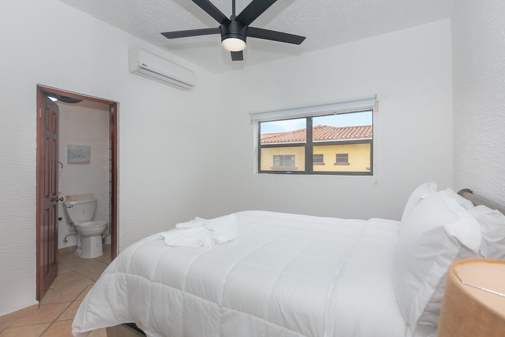 Pineapple Villa 442 2 Bedroom Condo by RedAwning view 2