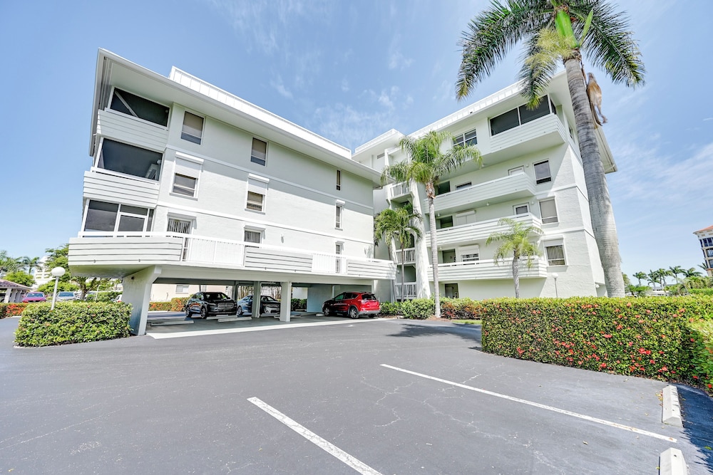 Waterfront Marco Island Condo < 1/4 Mi to Beach!