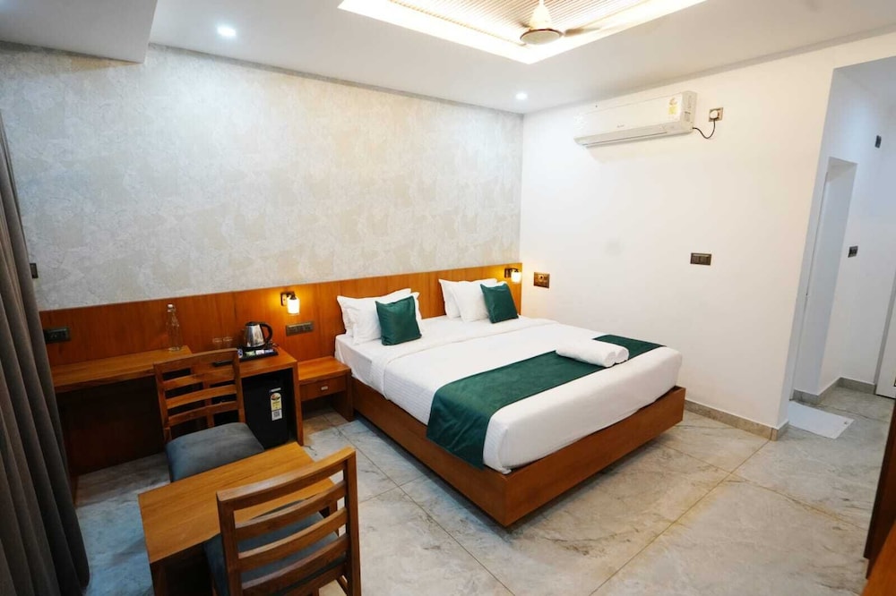 Palm Wave Beach Resort