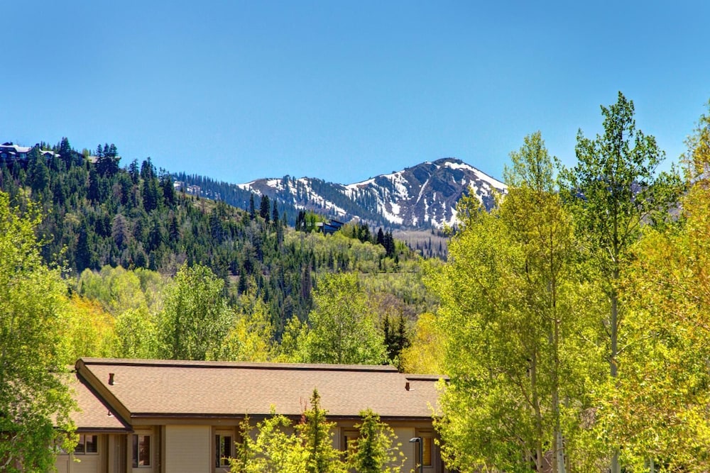 Nordic Retreat 5 Bedrooms PAC-2410 by KBM view 4