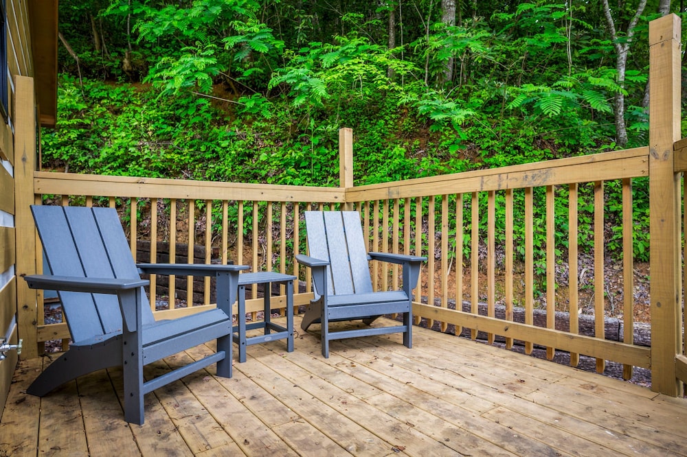2bdrm Cabin 3 Gburg Pet-friendly Firepit Games