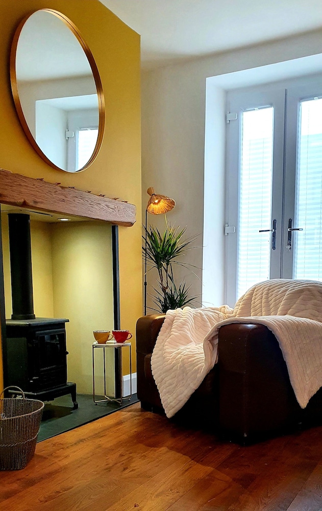 Lligwy House - Charming 3-bed House in Holyhead view 3