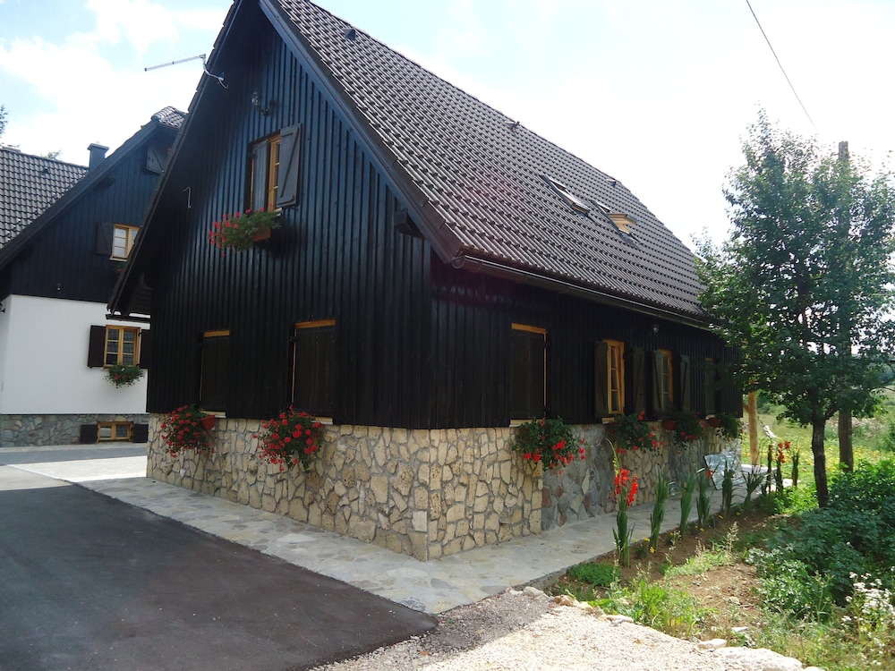 Rustic Inn River 2