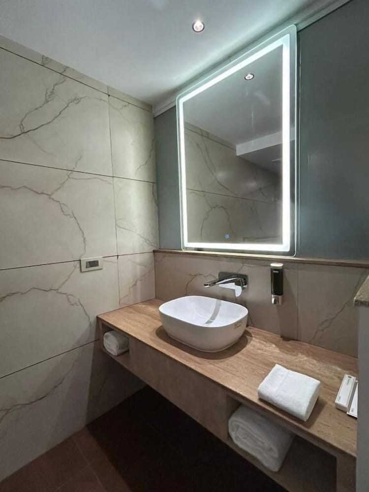 FERNWOOD HOTELS AND RESORTS