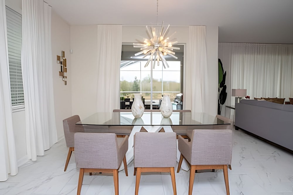 Champions Gate 6BR Luxury Home + Resort