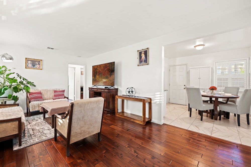 Cozy Pasadena Home Steps From Rose Bowl w Parking
