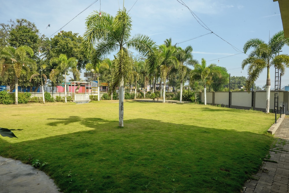 Hotel Srushti Regency