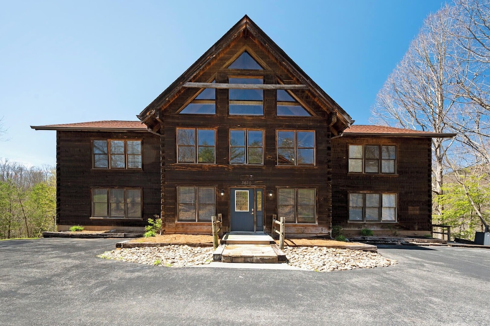 Country Pines Lodge