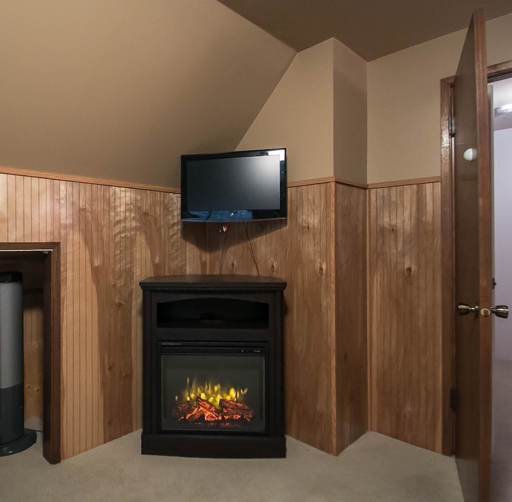 Ole' Berg's Den in Lake Wenatchee