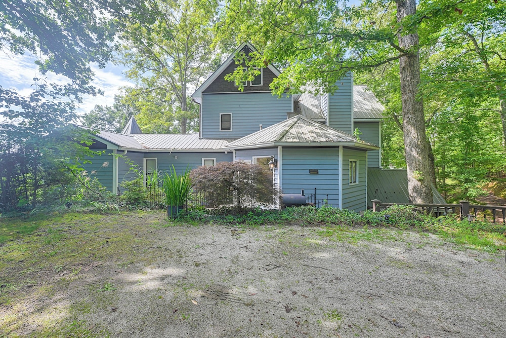5-story Group Getaway w/ Game Room in Franklin!