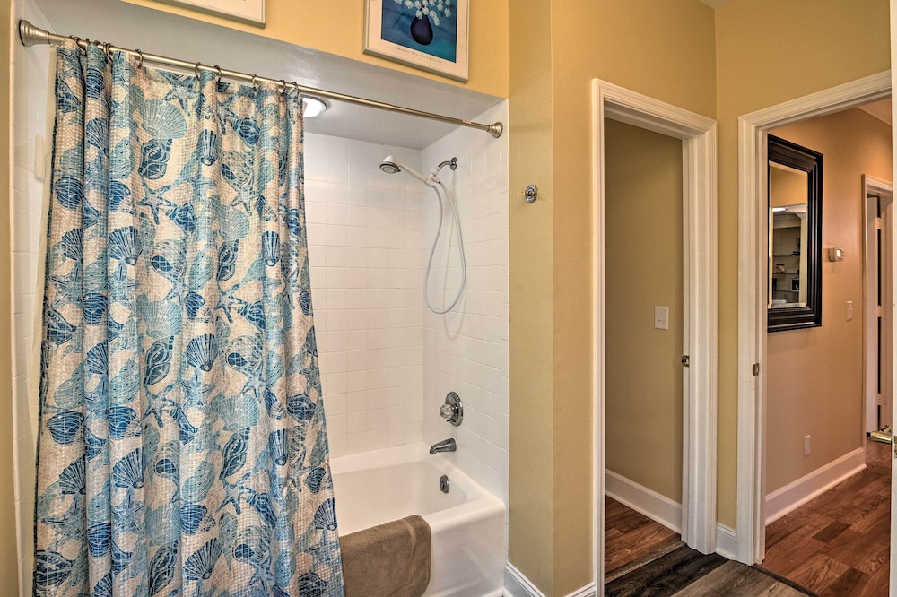 Cottage w/ Deck & Pool Access ~ 6 Mi to Beach view 5