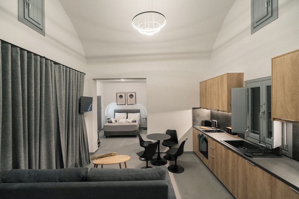 Uranides Luxury Suites photo 4