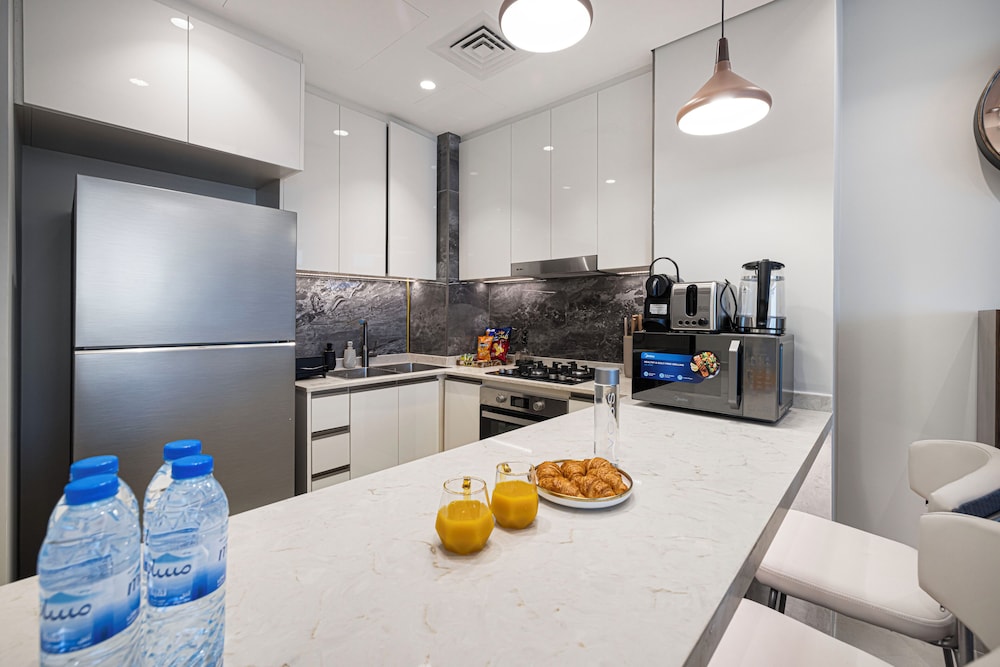 Nobles Suites by Hostiva - City View