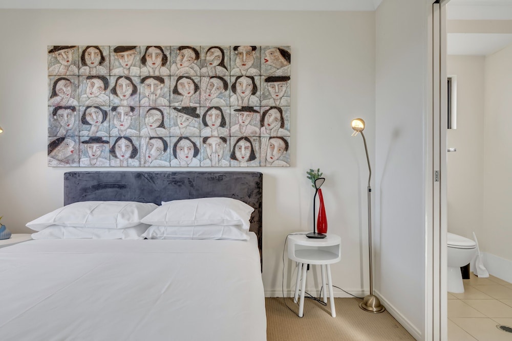 Bright 2-bed With Private Balcony & Serene View
