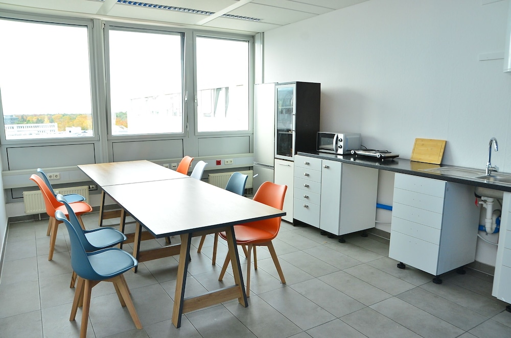 XENON HOSTELS UG