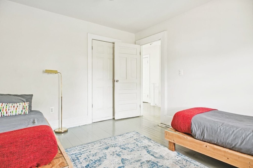 8 Guests, 4Bd Vacation Home Art Gallery, Detroit