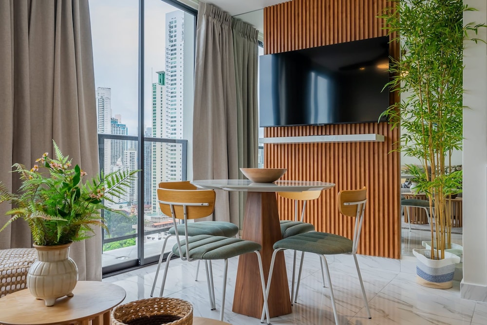 w Majestic 1BR w Beautiful View in Calle 50