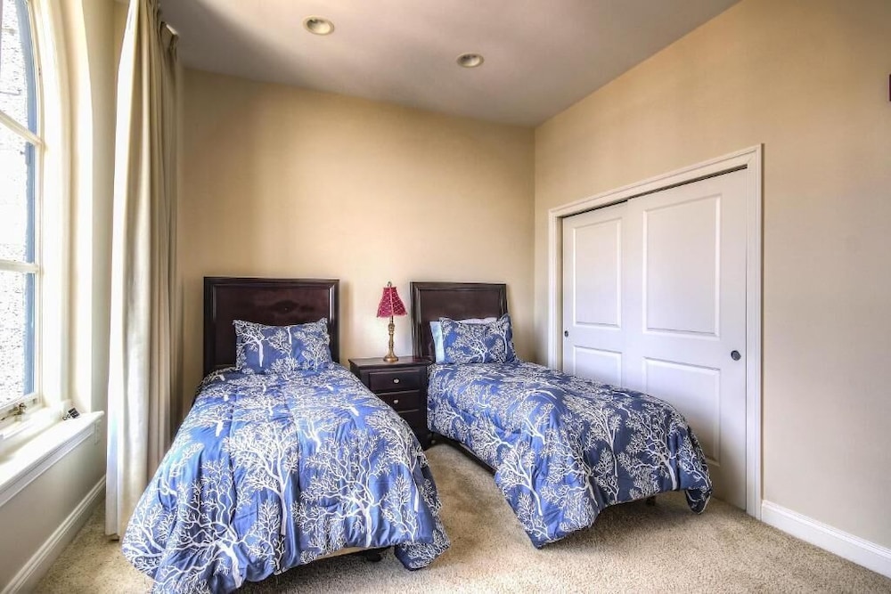 Fantastic 2 bedrooms apt. Harbor