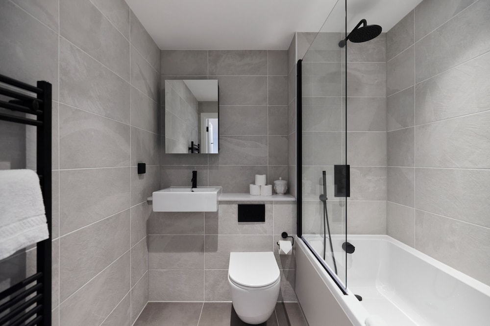 The Tottenham Retreat - Homely 2bdr Flat With Balcony