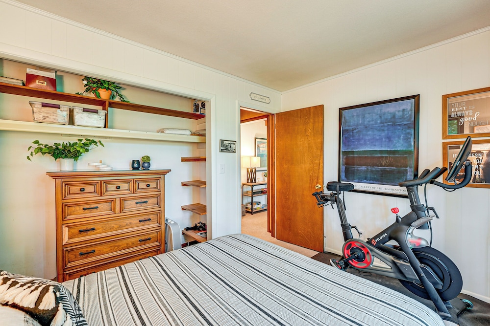 < 1 Mi to Lake Michigan: Peaceful Cabin w/ Yard!