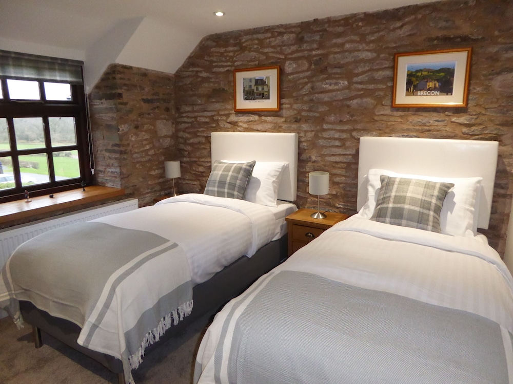 Hilltops Brecon Holiday Cottages view 5