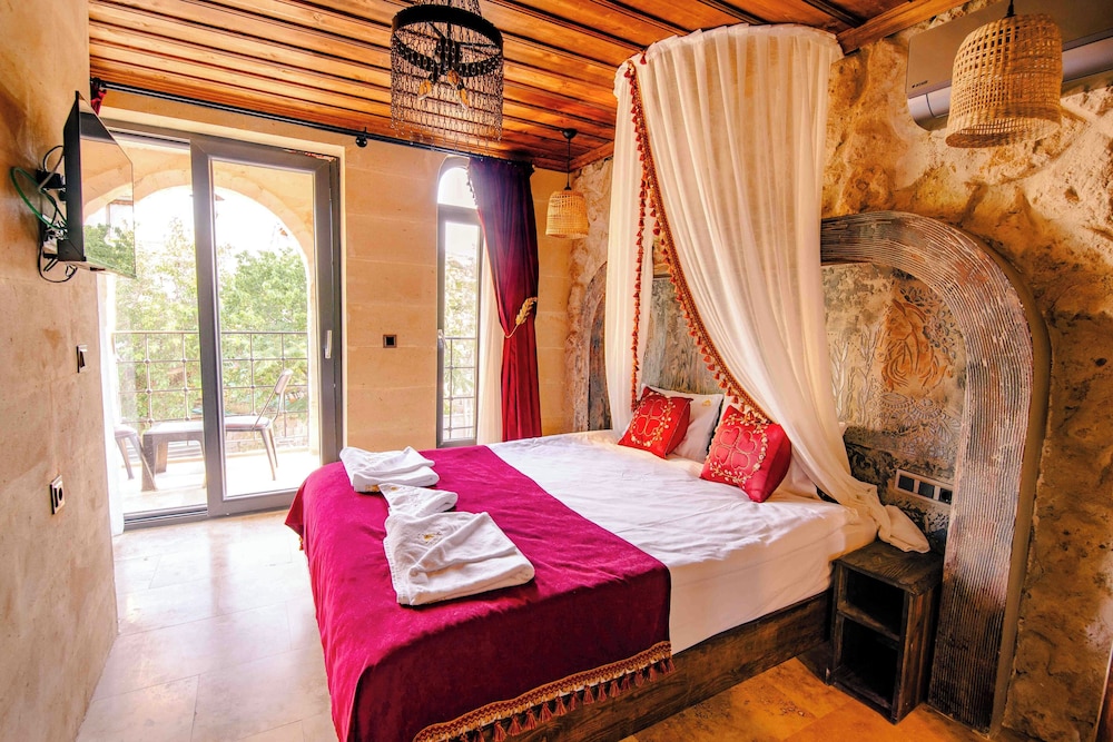 Alika Castle House