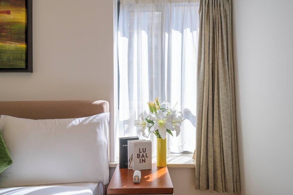 Tyms Luxury 2BR 1BA Apt Xujiahui Shops
