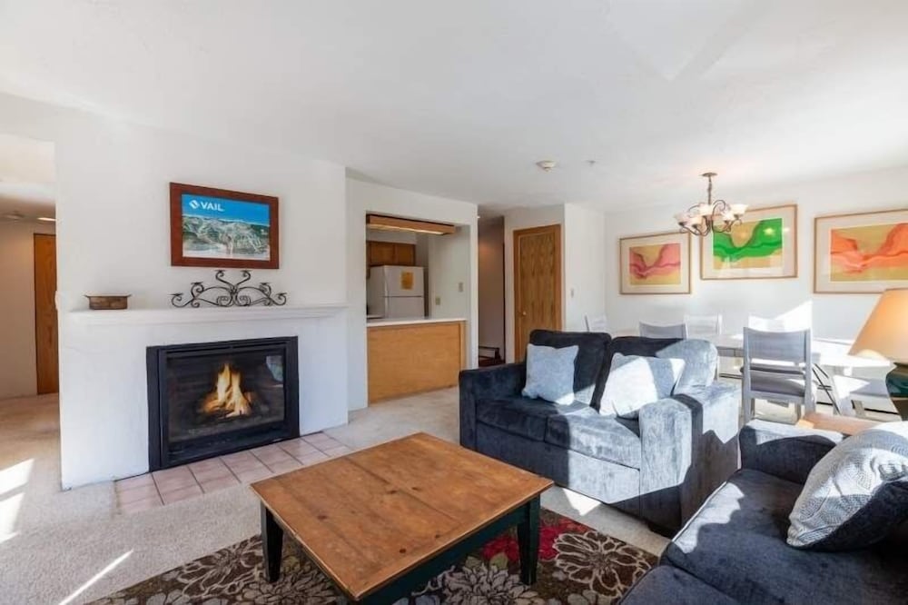Sizeable Condo Free WiFi & Uncovered Parking by RedAwning