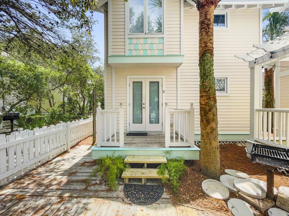 Breakers Plus Carriage House 4 Bedroom Home by RedAwning view 5
