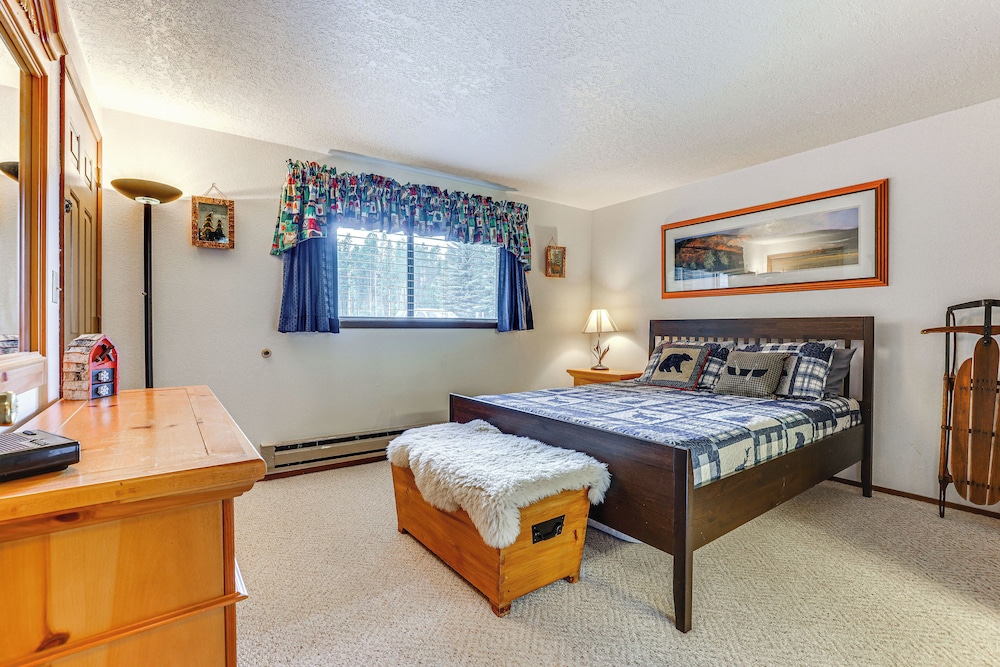 Winter Park Condo w/ Pool + Ski Shuttle Access!
