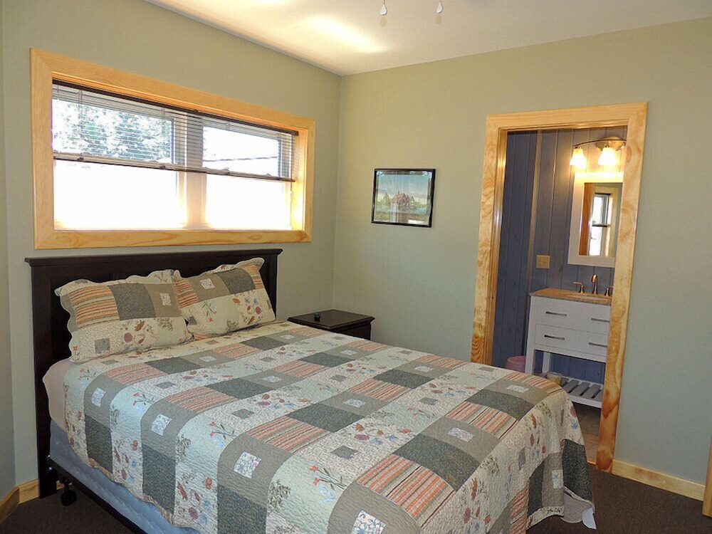 Angel Rock Waterfront Cottages and Vacation Homes