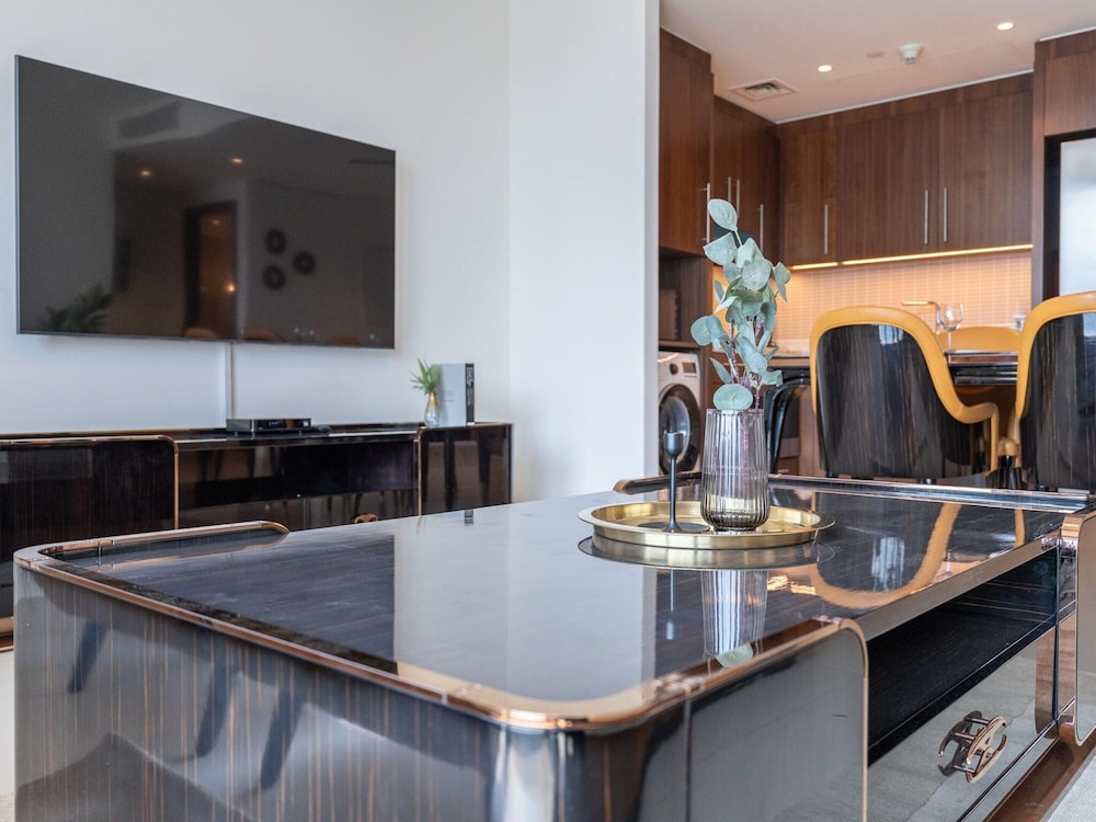 Luxurious & Stylish Apartments Across Dubai Mall - Burj Khalifa - City Views