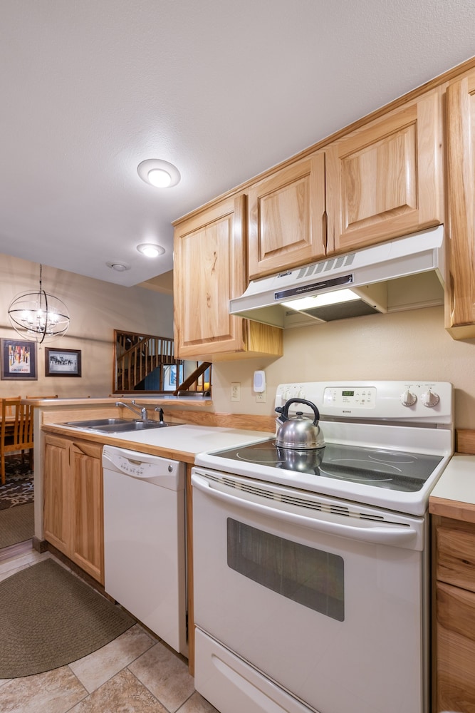 Fp300 Foxpine Inn 2 Bedroom Condo