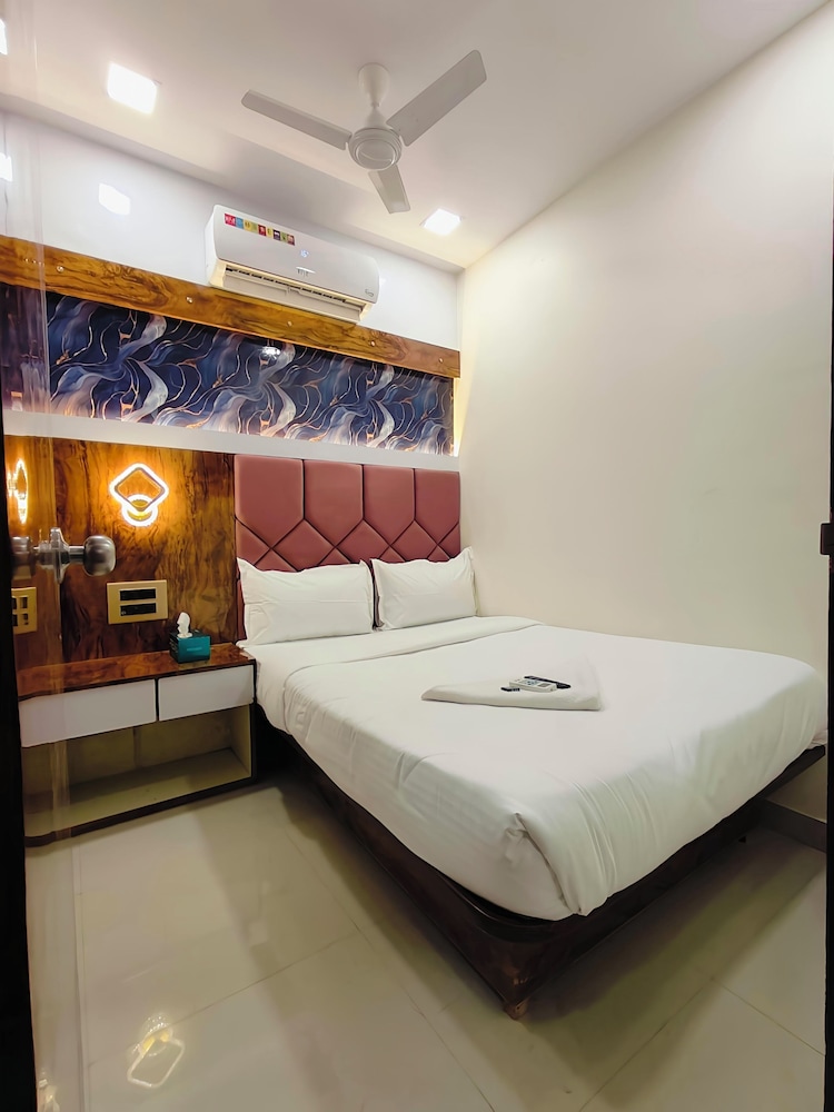 HOTEL M R STAY