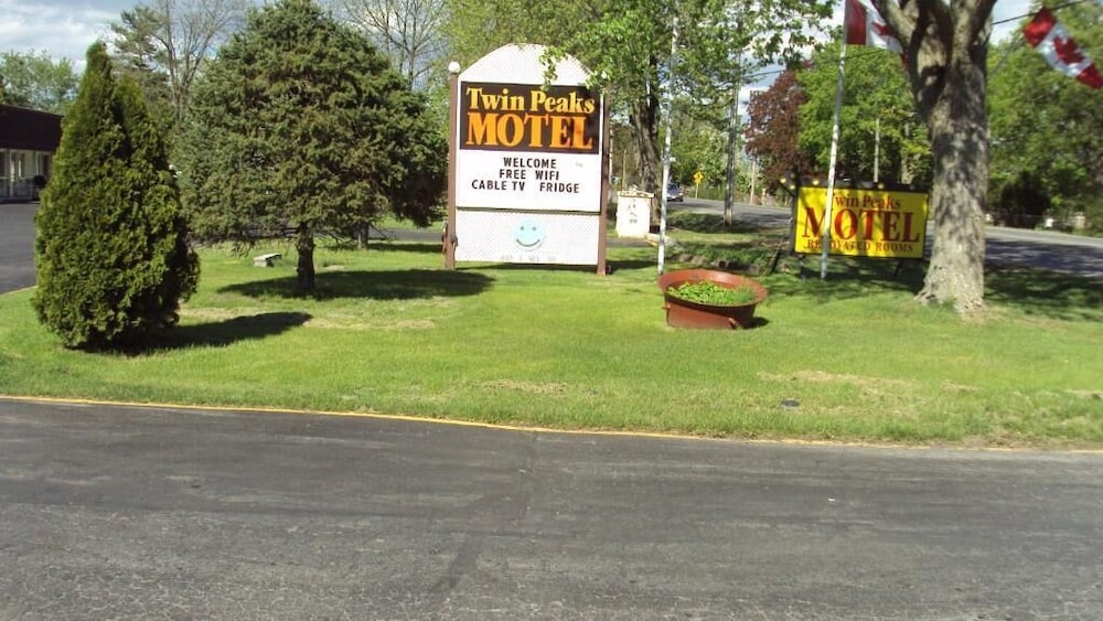 Twin Peaks Motel