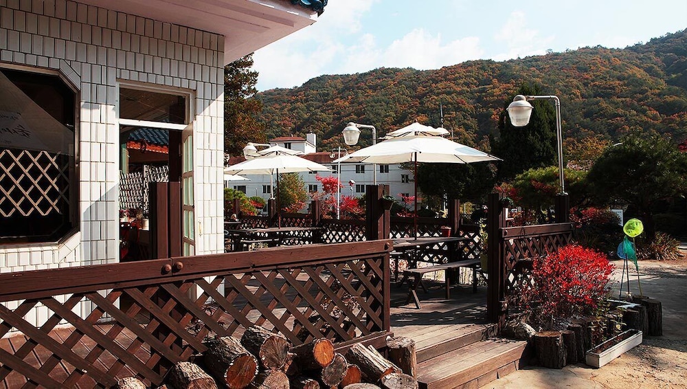 Muju Bakam Villa Pension