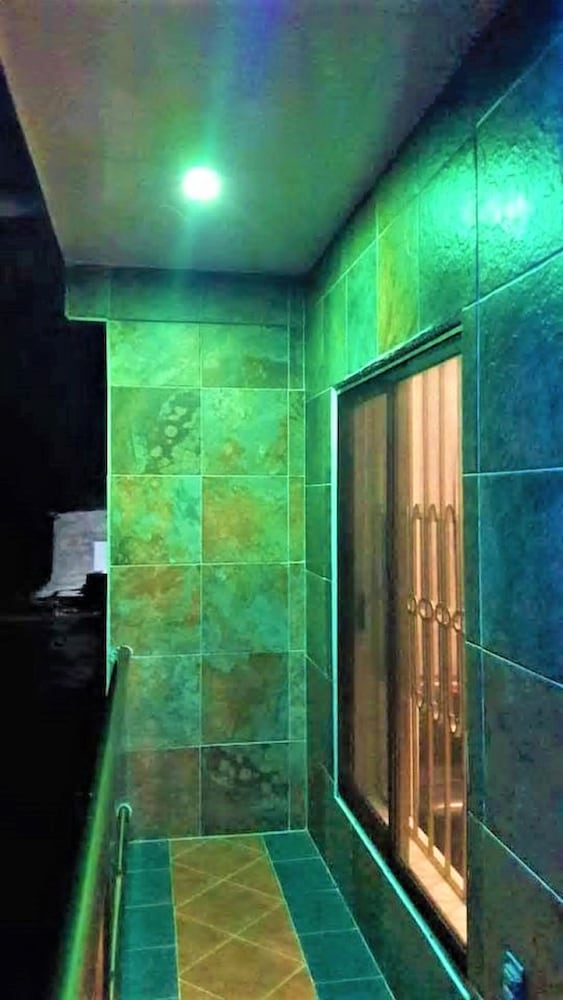 Photo 33