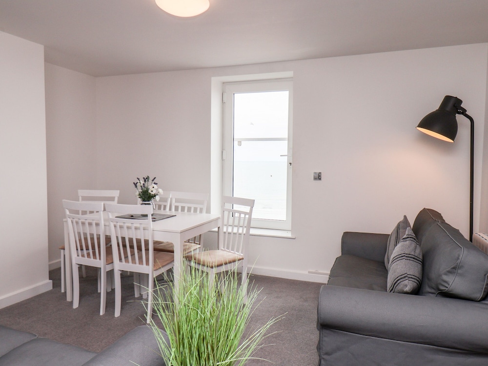 7 Seaview @ Bridlington Bay
