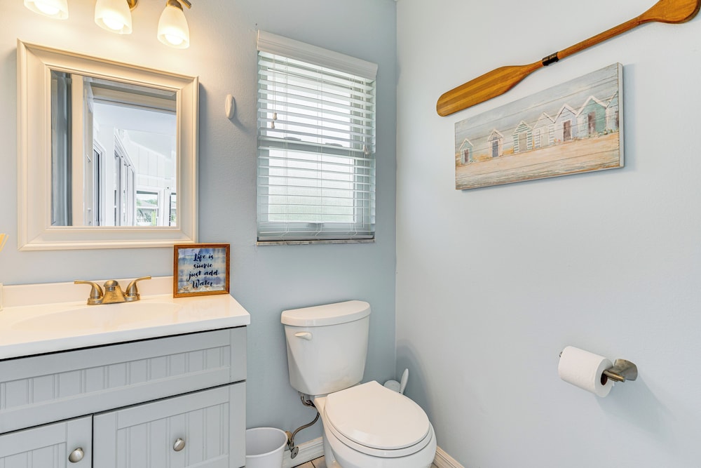 Heated Saltwater Pool & Dock: Port Charlotte Home
