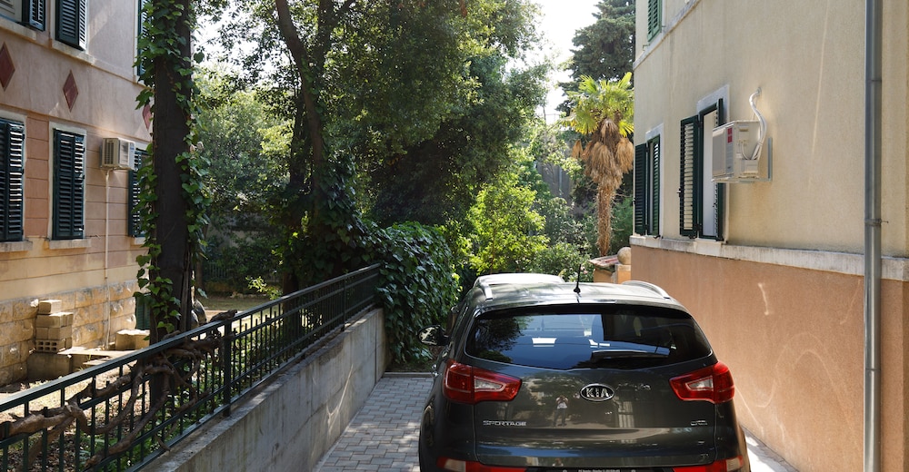 Luxury beach apartment private parking view 5