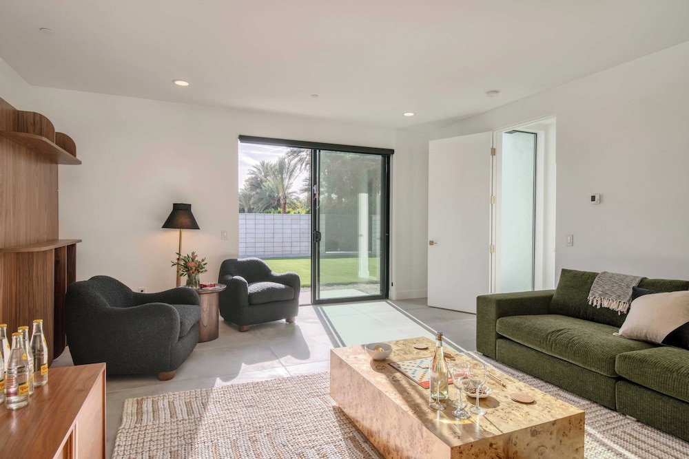 Sleeps 34 2 Villas, Pool, Pickleball + Bocce Polo Villas Elara by Avantstay