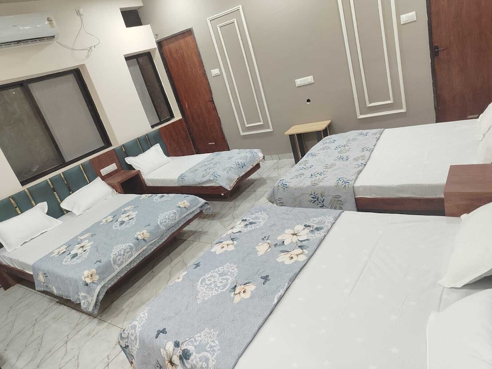 HOTEL SHREE GAJANAND PALACE