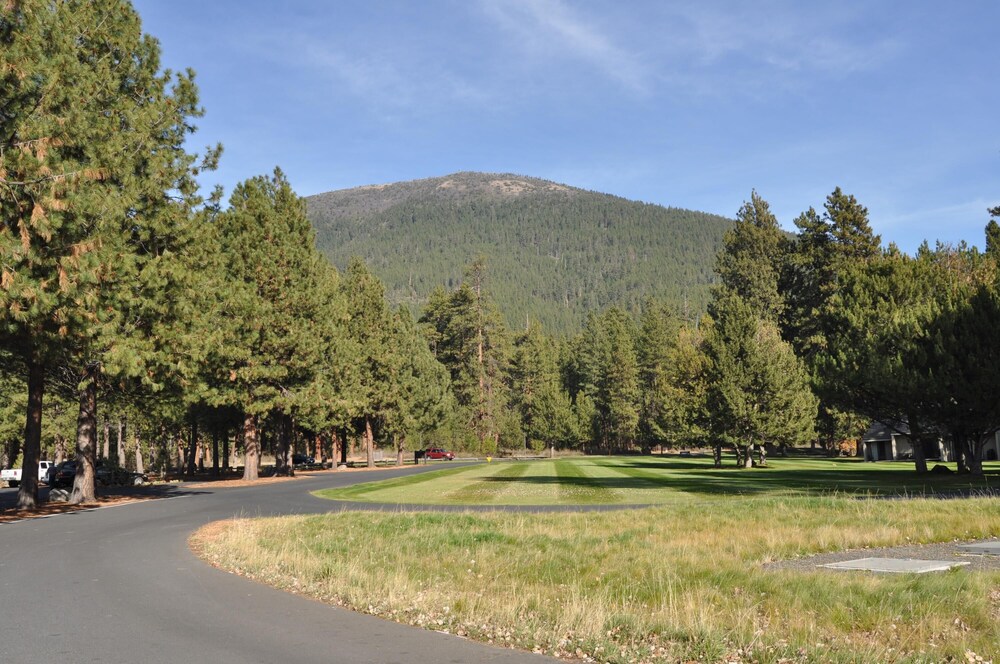 NEW Winter Retreat at Black Butte Ranch