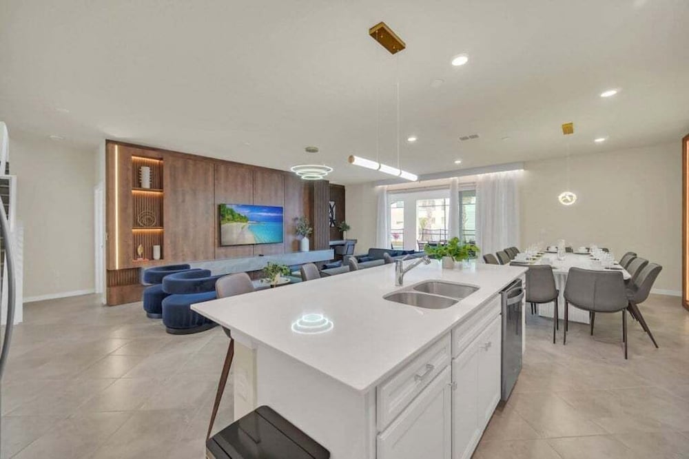 Everyone's Family Fun Home, Slides In Kids Rooms 10 Bedroom Villa