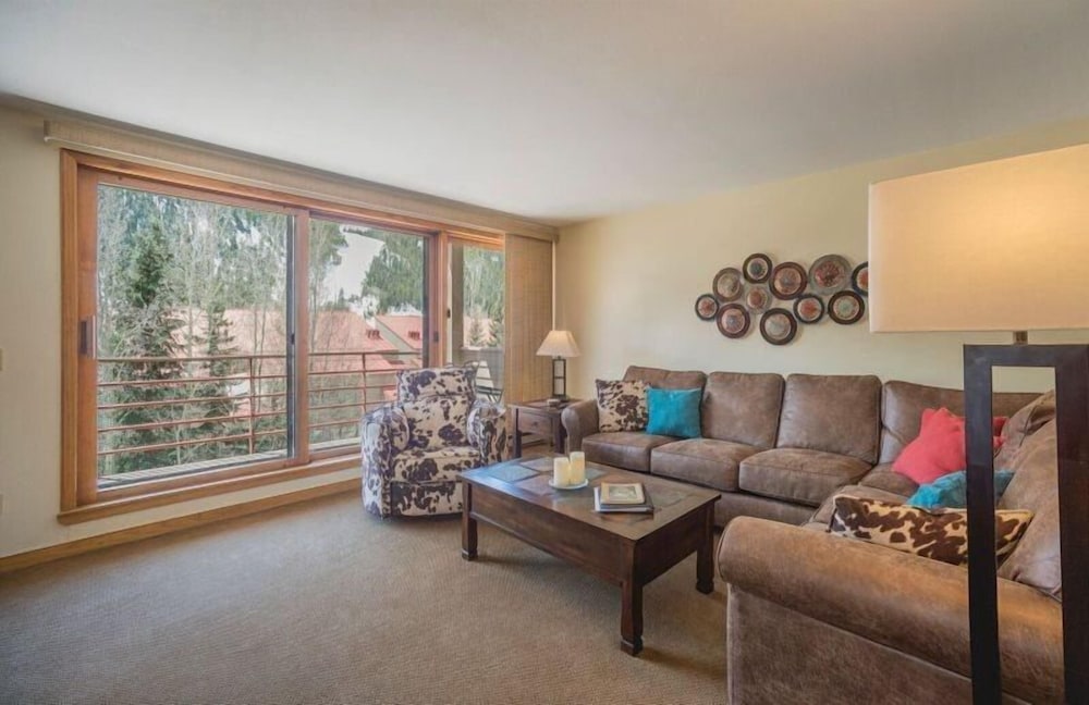 Ski Run Condominiums 2 Bedroom Apartment by Key to the Rockies