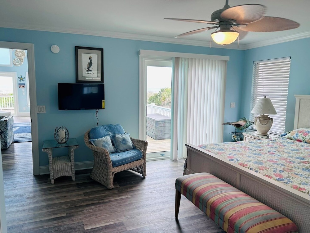 Serenity's Star 4 Bedroom Home by RedAwning