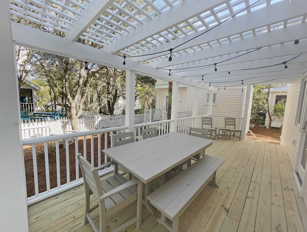 Breakers Plus Carriage House 4 Bedroom Home by RedAwning view 4
